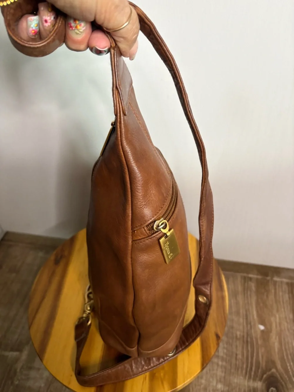 Tignanello Vintage Brown Leather Sling Backpack with Gold Hardware Boho Sleek - Picture 4 of 12